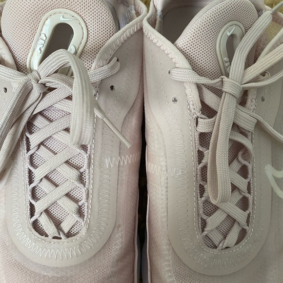 Nike Women’s Air Max 2090 Rose Color. Size 8.5 - Picture 7 of 9